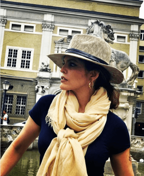 La intérprete Ana Bárbara declaró recientemente en un programa de televisión mexicano que como la madre soltera que es, ha buscado desde siempre que sus hijos tengan la mejor educación.