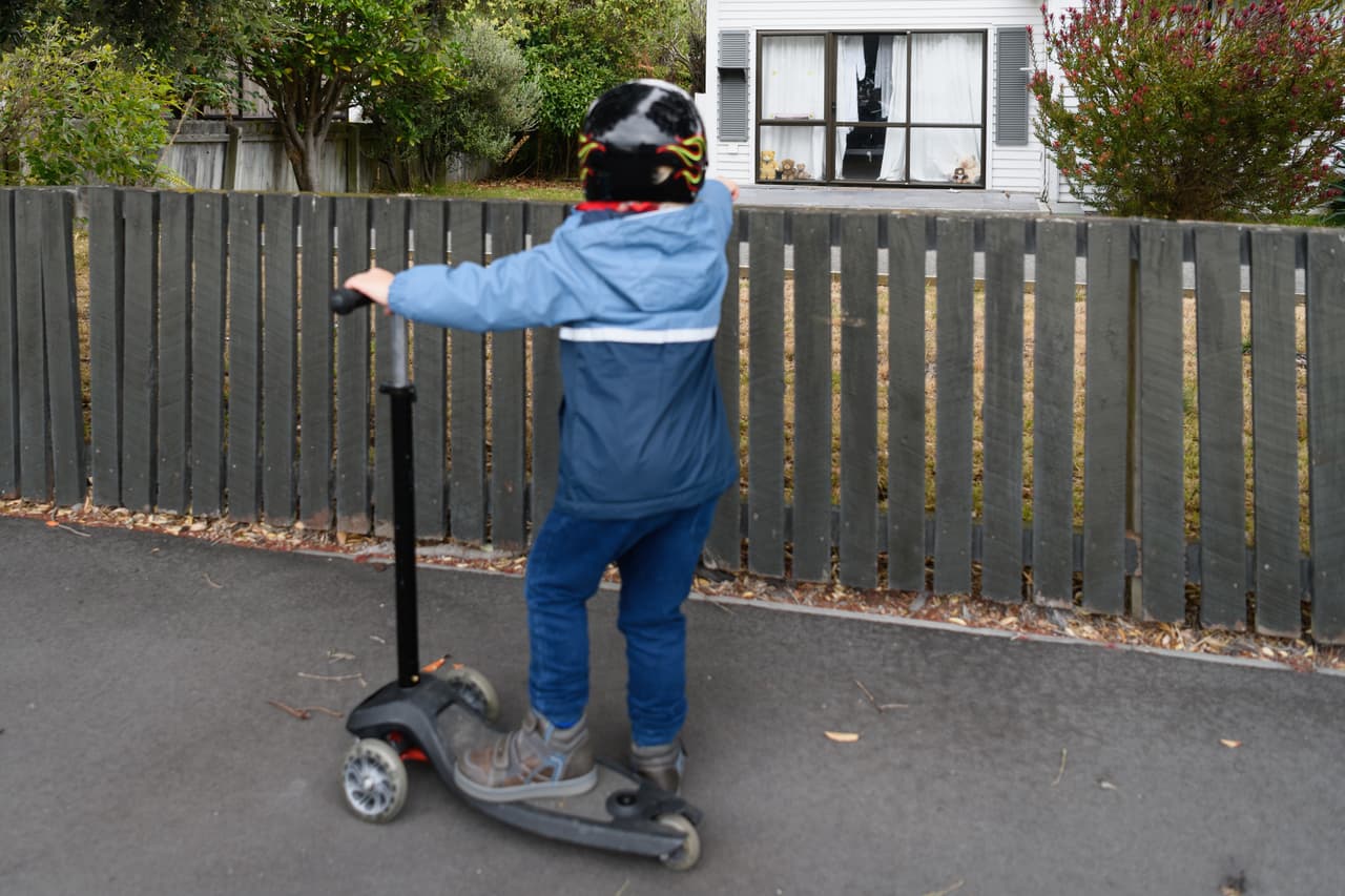 Sin duda, uno de los mayores retos que enfrentan estos días los padres y madres es encontrar actividades para sus hijos. En este enlace, puedes encontrar 
<b><a href="https://www.univision.com/local/los-angeles-kmex/10-actividades-para-hacer-en-casa-con-los-ninos-durante-la-cuarentena-por-coronavirus-fotos" target="_blank">10 opciones para incentivar la creatividad de los niños </a></b>mientras viven la cuarentena.
<br>
