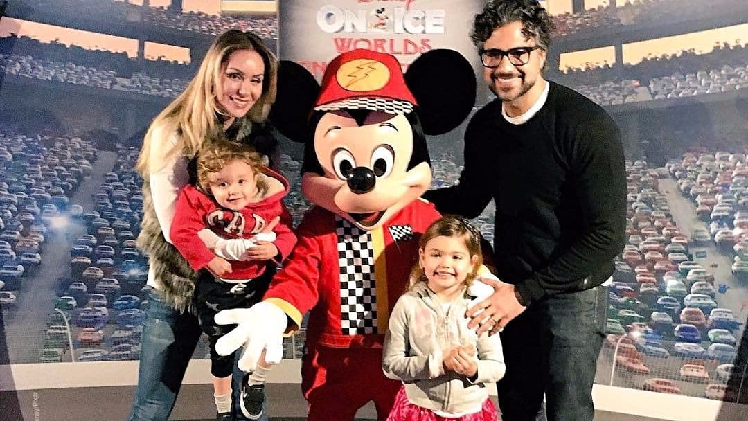 Fueron novios durante siete años y llevan cuatro de feliz matrimonio, además son padres de Elena y Jaime III.