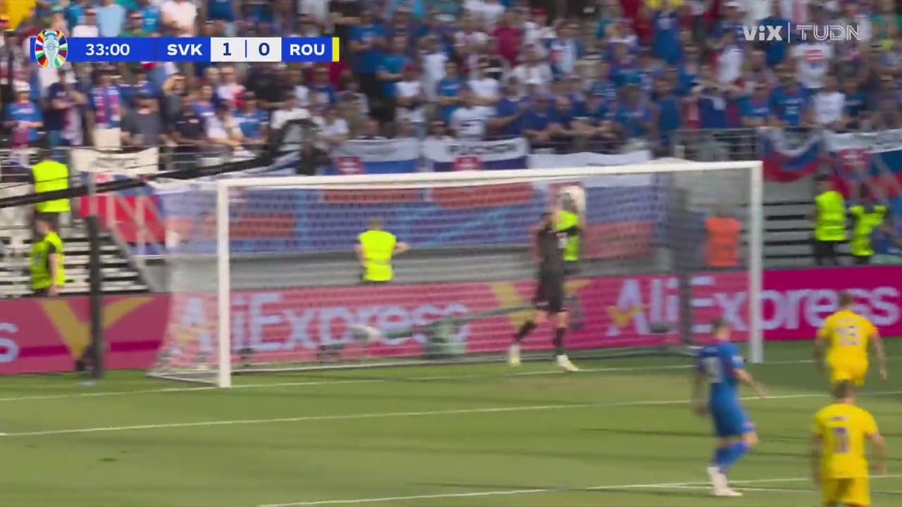 ¡Otra vez les cortan el intento de gol! Ratiu se anima y le pega a puerta