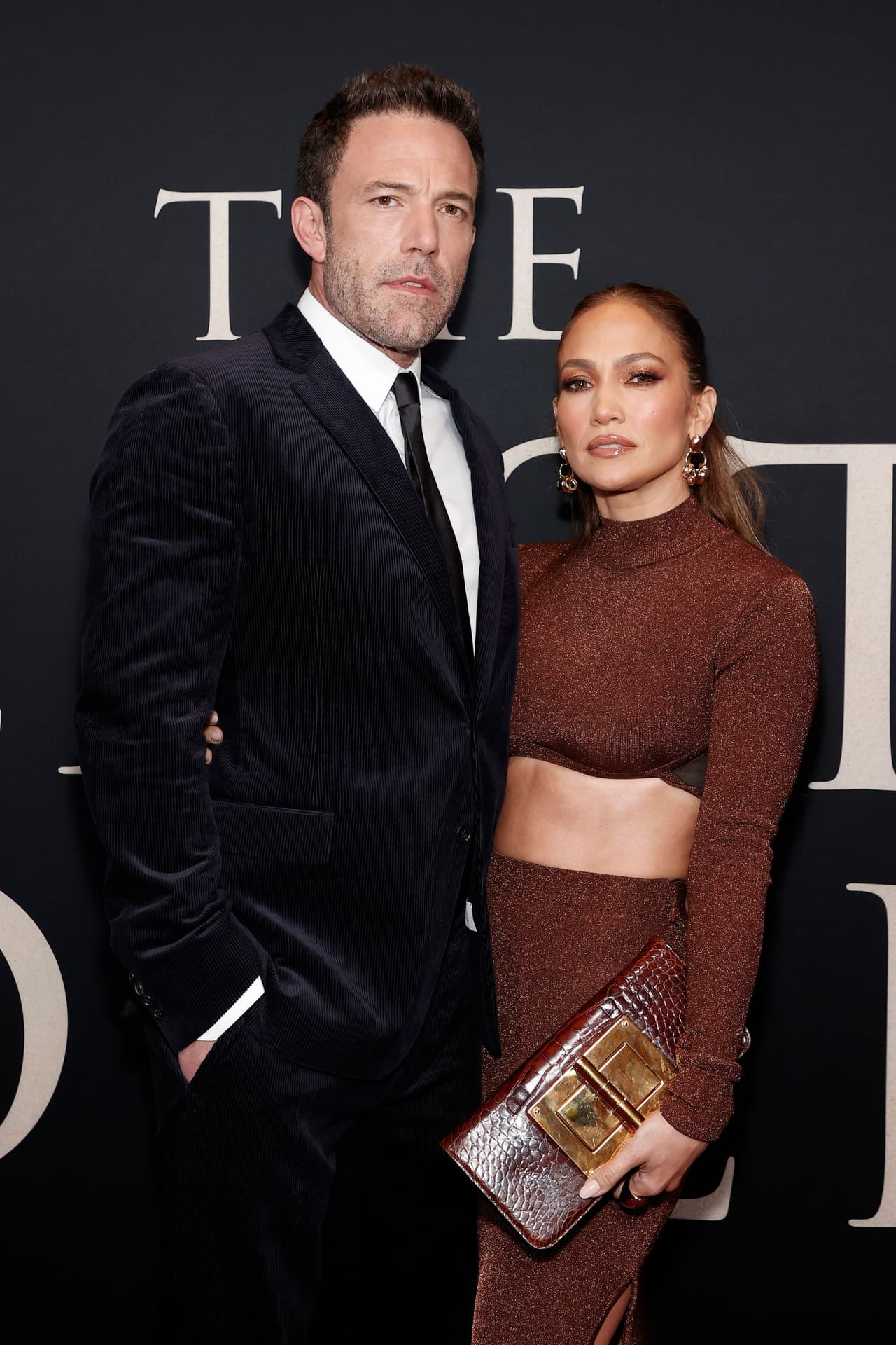 Actualmente, la intérprete de ‘On the Floor’ mantiene una relación con Ben Affleck, con quien ya había estado comprometida en 2002. En agosto de 2021, el protagonista de ‘Batman’ fue
<a href="https://www.univision.com/famosos/ben-affleck-anillo-de-compromiso-jennifer-lopez-tiffanys">visto frente a una vitrina de Tiffany’s</a>, en la cual venden anillos.