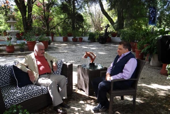Vicente Fernández, uno de los artistas más importantes de México en las últimas décadas, le abrió las puertas de su hogar a Don Francisco, para hablar de algunos temas que nunca antes trató con ningún medio.