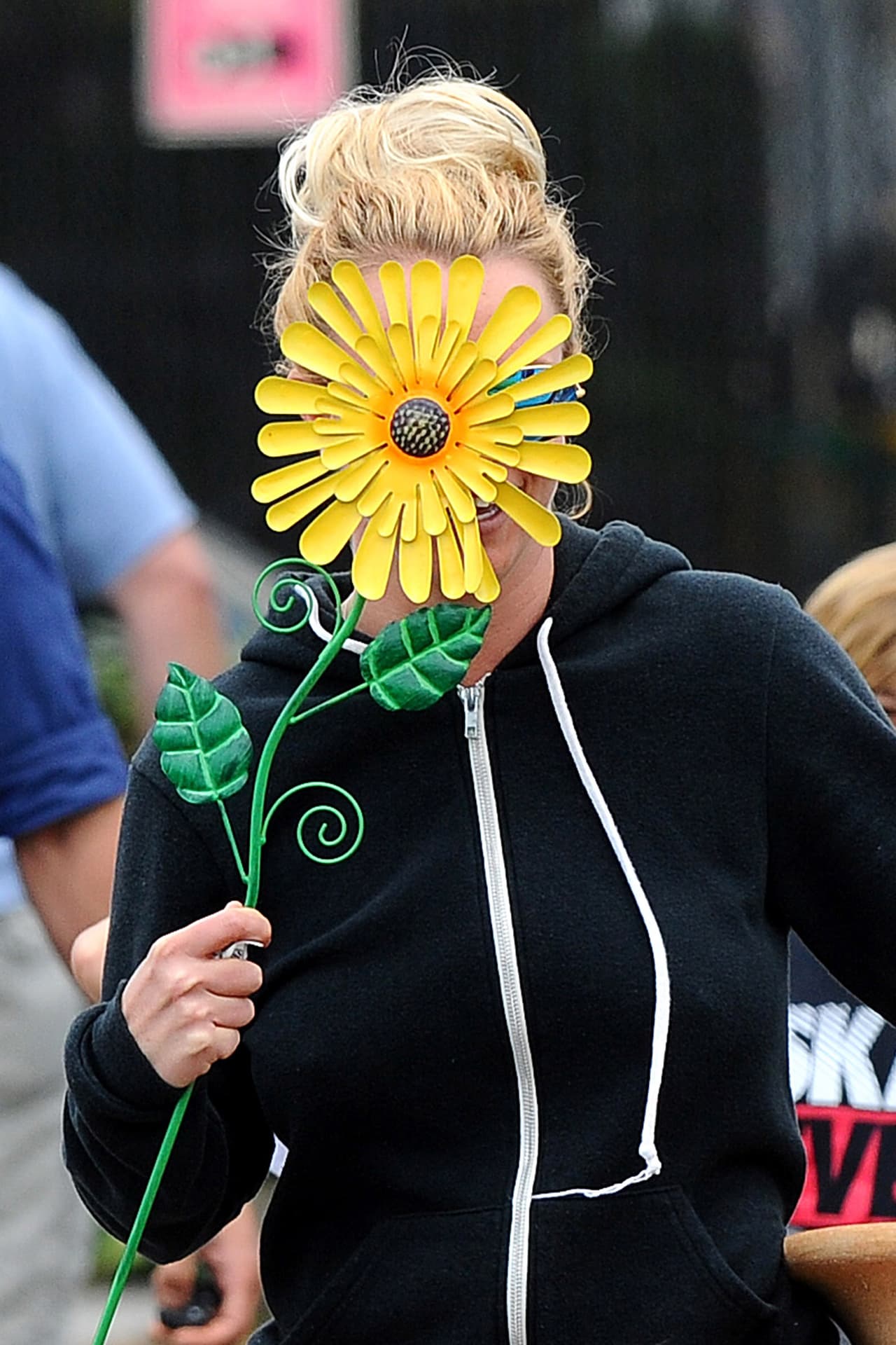 Por poco pasa desapercibida.