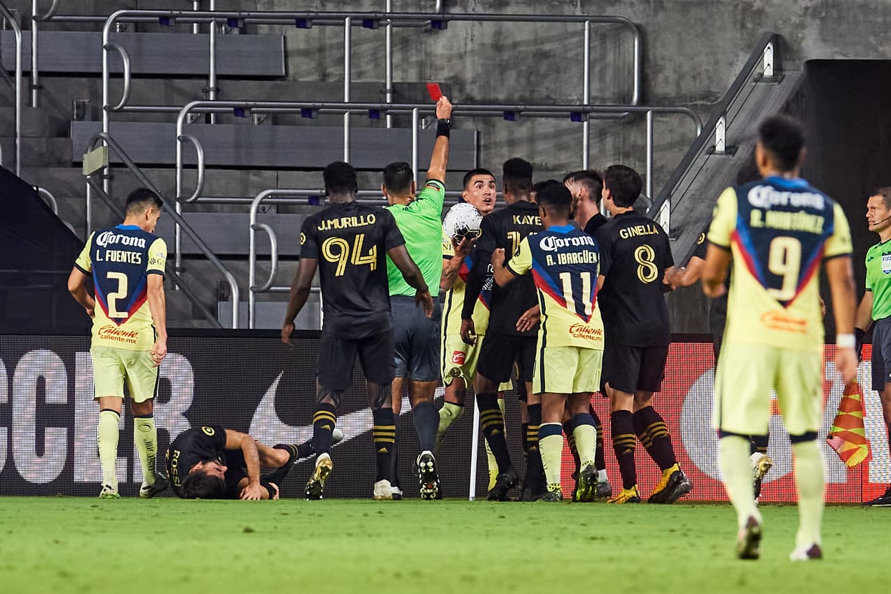 Cáceres (11’) abrió el marcador muy temprano en el partido. Iniciando la segunda mitad, Carlos Vela (46’, 47’) empató y dio vuelta al marcador. Blessing (90+5’) marcó el tercero para los de Bradley que se medirán a los Tigres de la UANL en la Final del certamen.