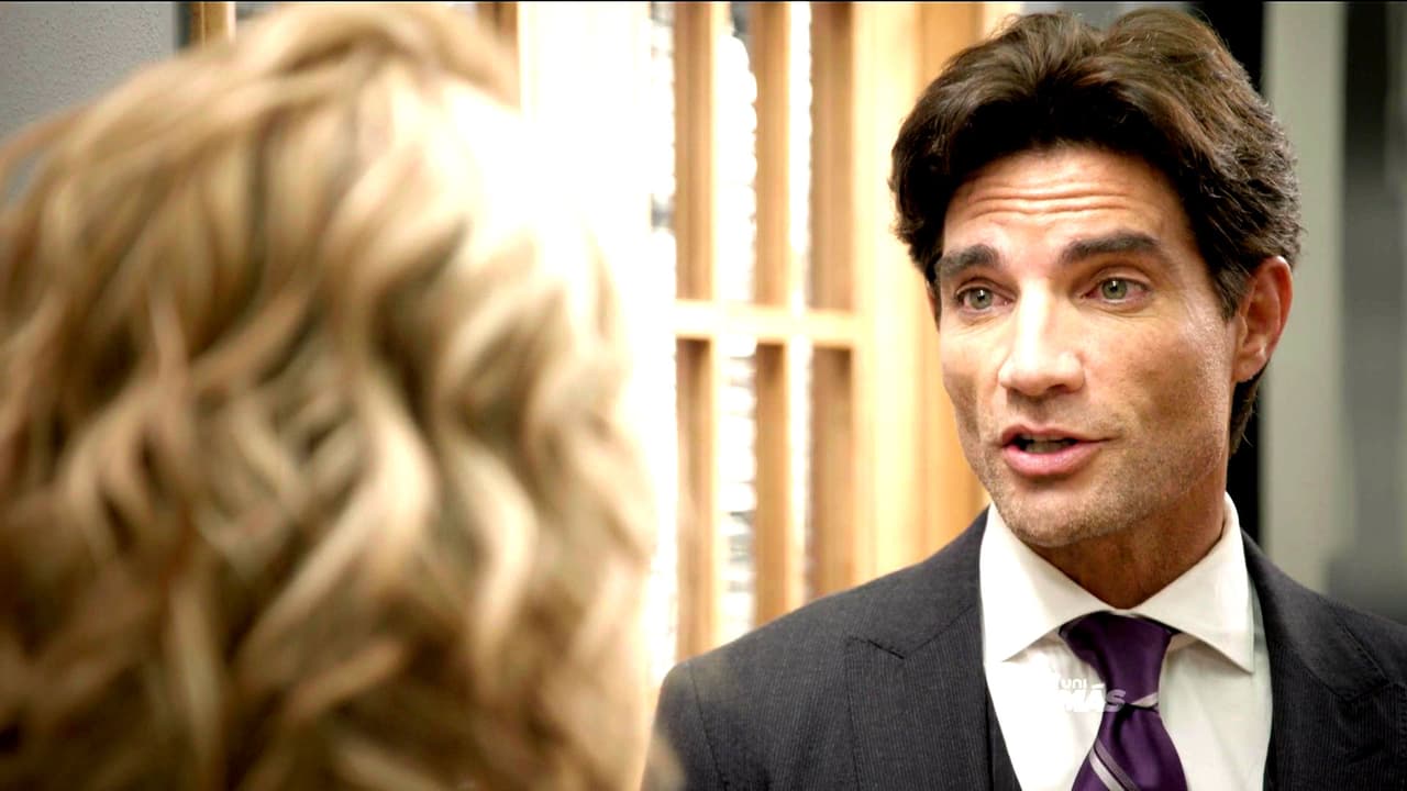 Gerardo siempre ha estado enamorado de Regina y decidió confesarle que su amor sigue intacto desde que eran compañero en la universidad.