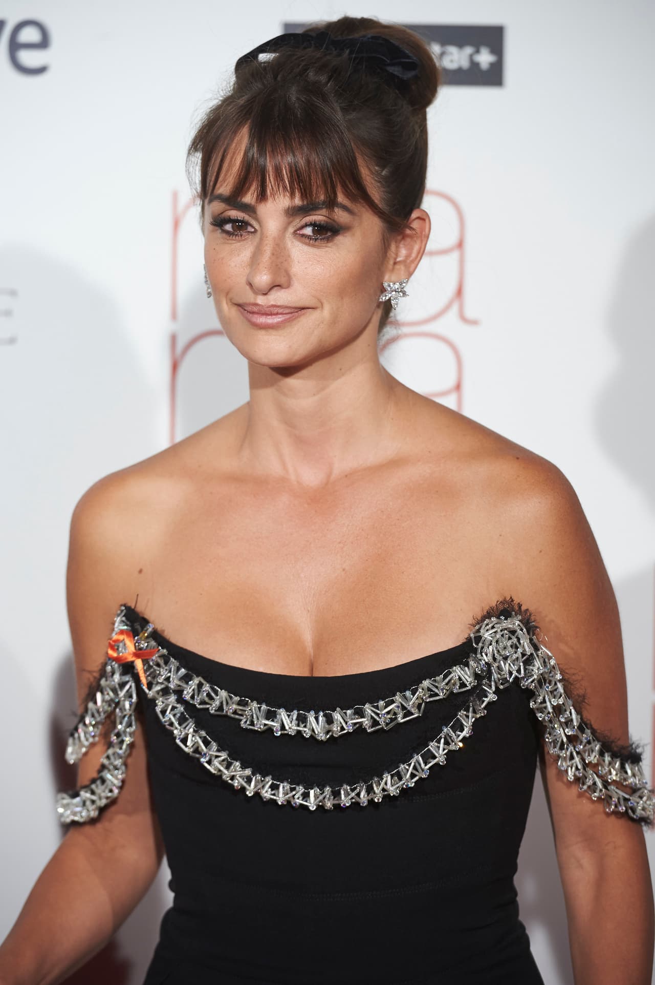 Penélope ahora fue solita a la presentación de su filme.