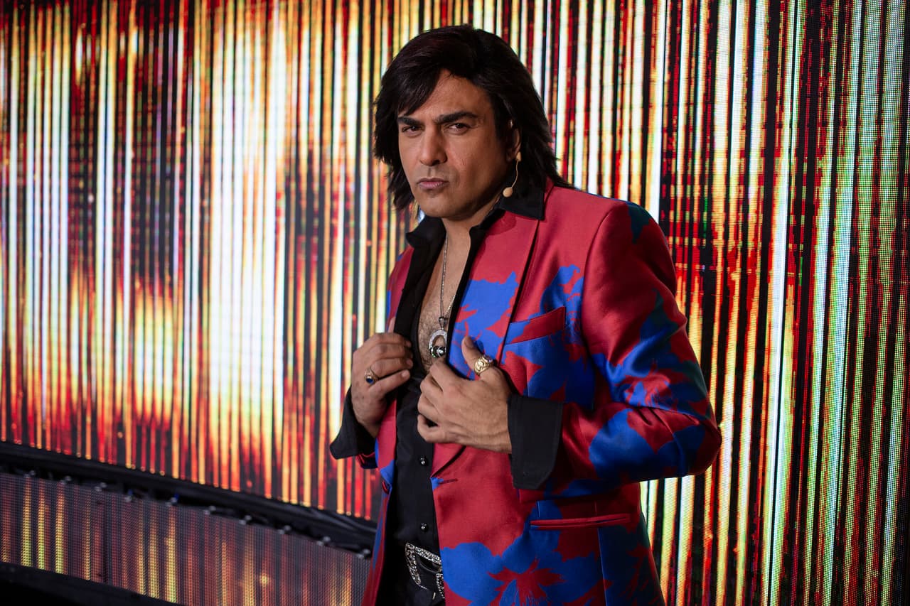 Las excéntricas prendas de Albertano son su sello personal. El personaje de Ariel Miramontes es muy querido por el público latino y en poco tiempo se ganó el cariño de los famosos que lo acompañan en la mesa de jueces.