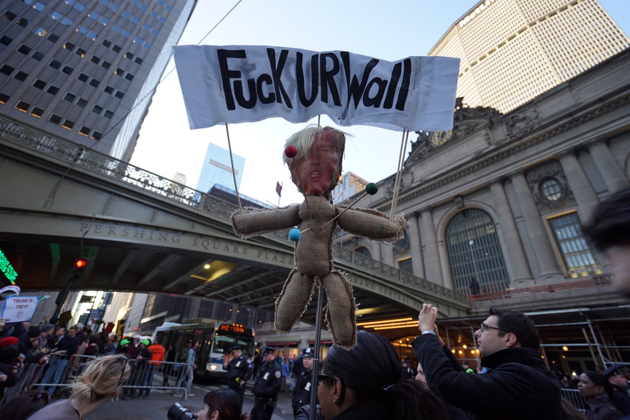 Con palabras soeces también se manifestó el rechazo.