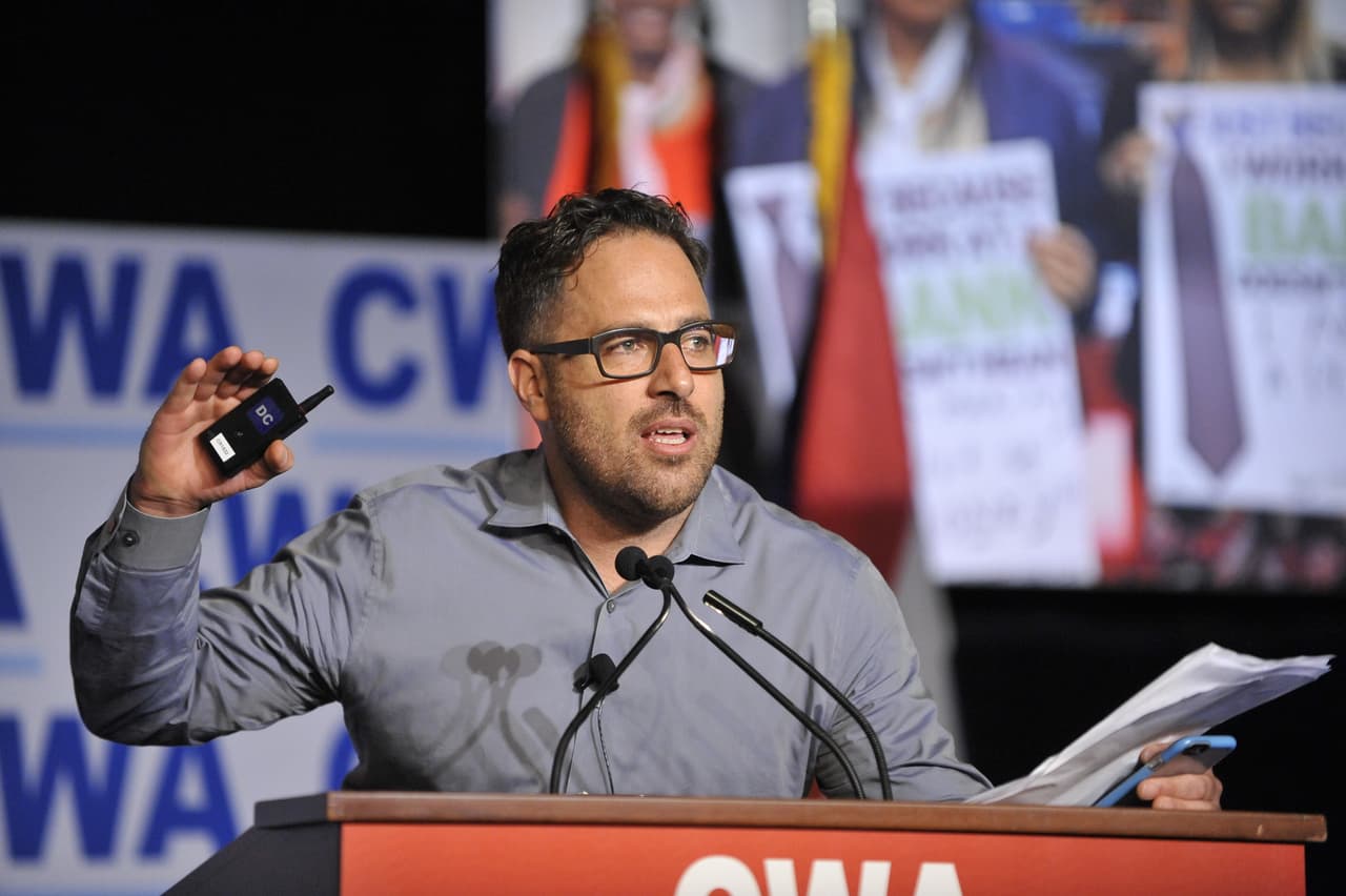 El hispano que coordinó la campaña de Sanders en California llega a Nueva York para tratar de ganar la primaria demócrata