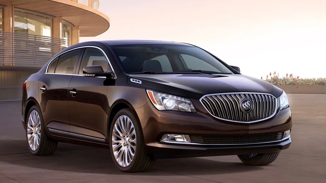 <h3 class="cms-h3-H3">Carro grande: Buick LaCrosse</h3>
<br>Este es otro excelente automóvil que merece mejor suerte en los salones de ventas.
<br>
<br>Finalistas:
<b> Chevrolet Impala </b>y
<b> Ford Taurus.</b>