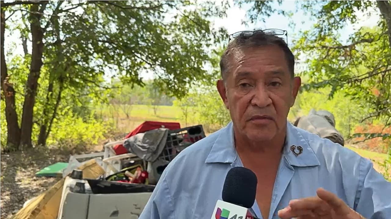 Uno de los vecinos entrevistados por N+ Univision San Antonio describió la situación como incómoda y desagradable.
<br>
<br>“Esta situación es muy incómoda. Sé que hay personas sin hogar y que están pasando por momentos difíciles. Entiendo por lo que están pasando, pero no deberían regresar y volver a hacer un desastre. 
<br>
<br>“El condado necesita venir y hacerse cargo de todo esto porque es desagradable. 
<b>Hay ratas y quién sabe qué más hay</b>”, dijo.