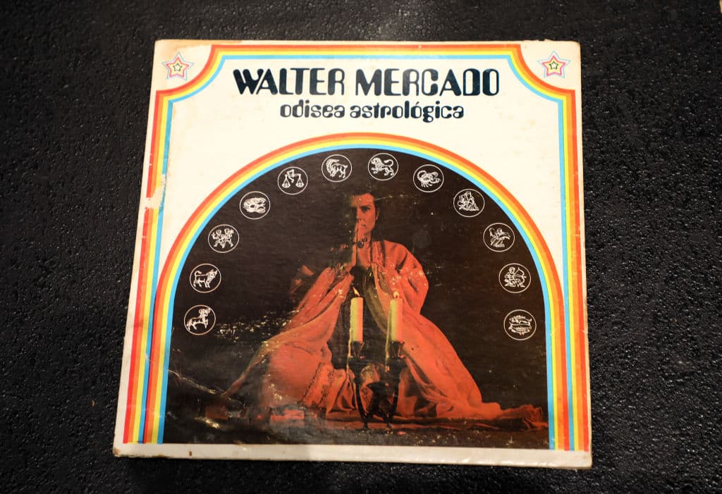 Participó en producciones teatrales como "Bodas de sangre", "Andrócles y el león", "Los cuatro coroneles", "Mirando hacia atrás con ira", además de fundar la escuela de artes dramáticas Walter Actors Studio 64.