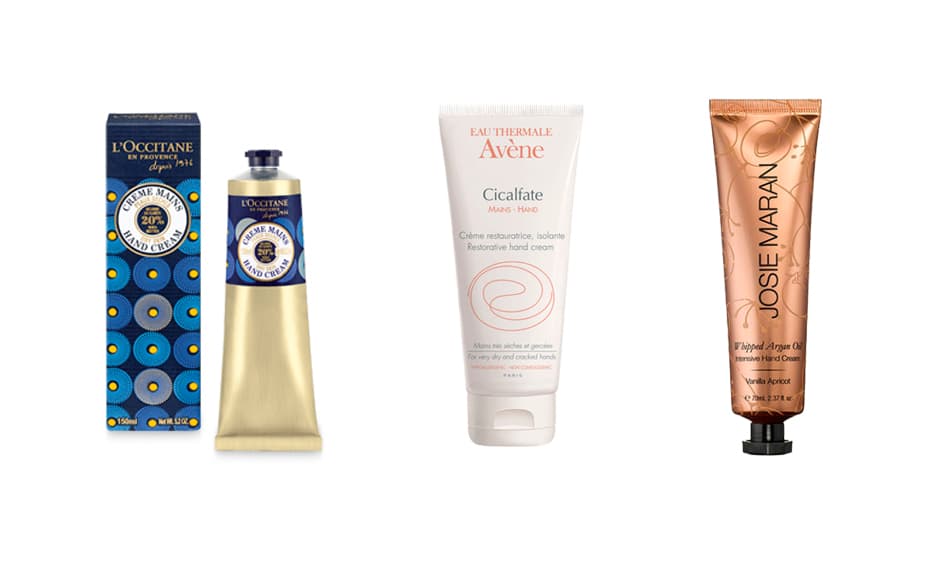 Durante el día usa una crema ligera que pueda absorberse rápidamente ya que la aplicarás constantemente. Procura dar un masaje vigoroso para estimular la circulación. Para las noches elige una fórmula de hidratación profunda, ponte unos guantes suaves durante 15m para ayudar a que la crema penetre. Productos de:
<a href="http://usa.loccitane.com/shea-butter-hand-cream,82,1,29193,959363.htm">L´Occitane</a>,
<a href="http://www.aveneusa.com/cicalfate-hand">Avène</a>,
<a href="http://www.sephora.com/whipped-argan-oil-intensive-h-cream-P381019">Josie Maran</a>.
<br>