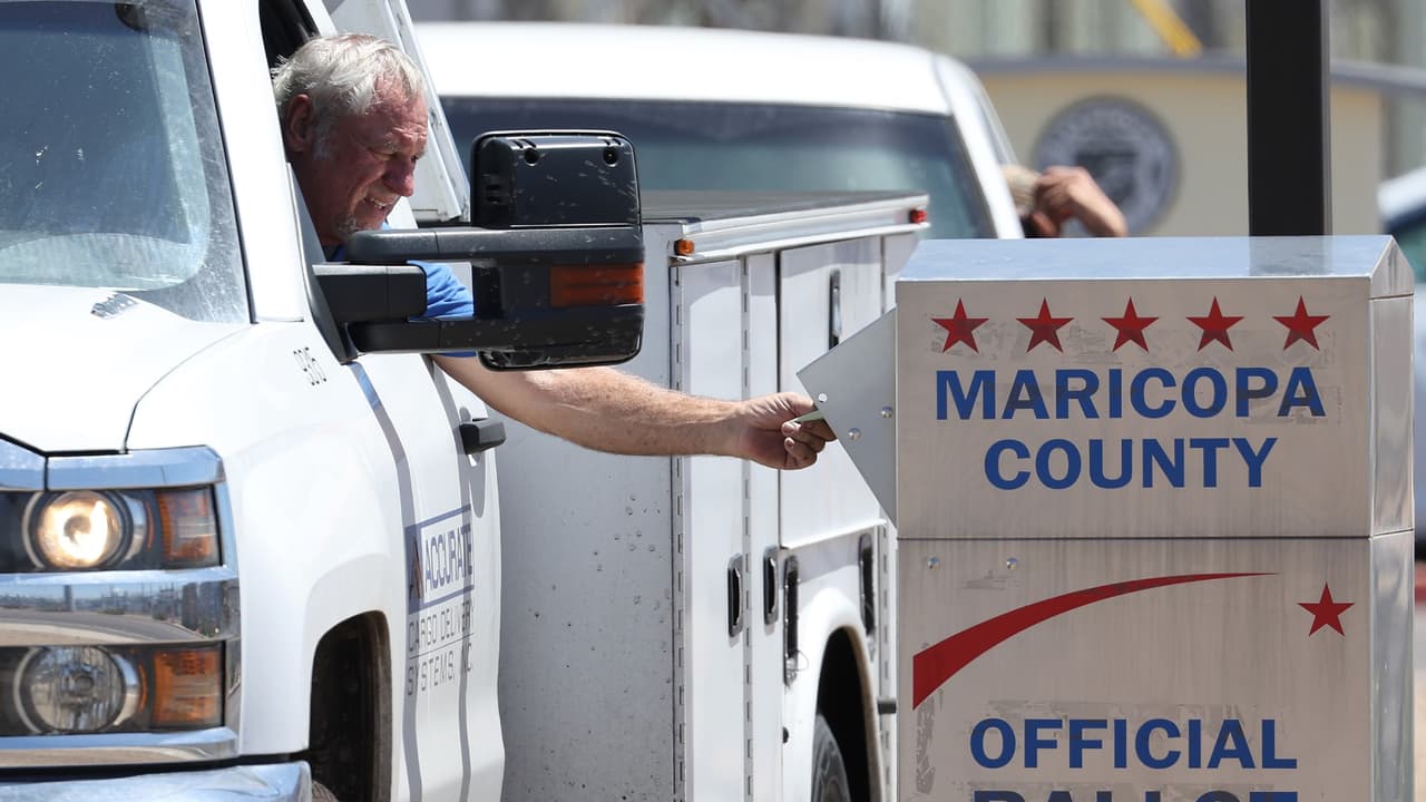 A dos semanas de las elecciones incrementan los casos de intimidación a votantes en Arizona