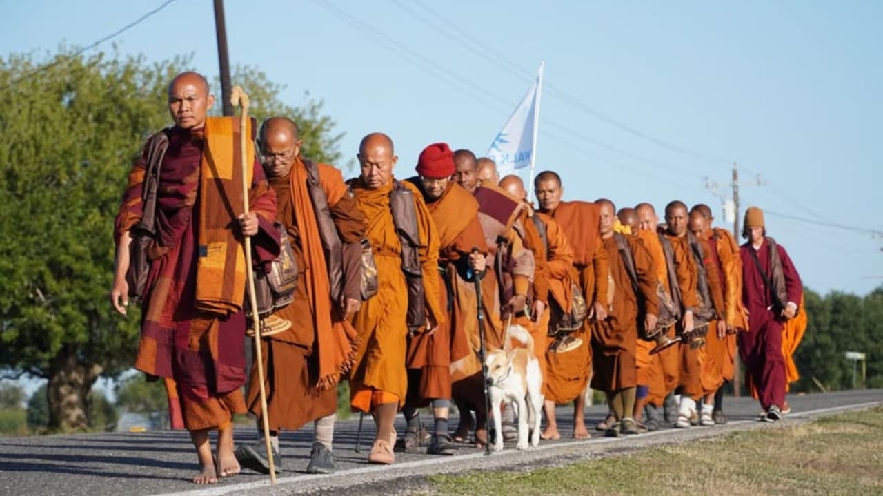 Accidente en la US 90 deja a dos monjes heridos durante caminata por la paz