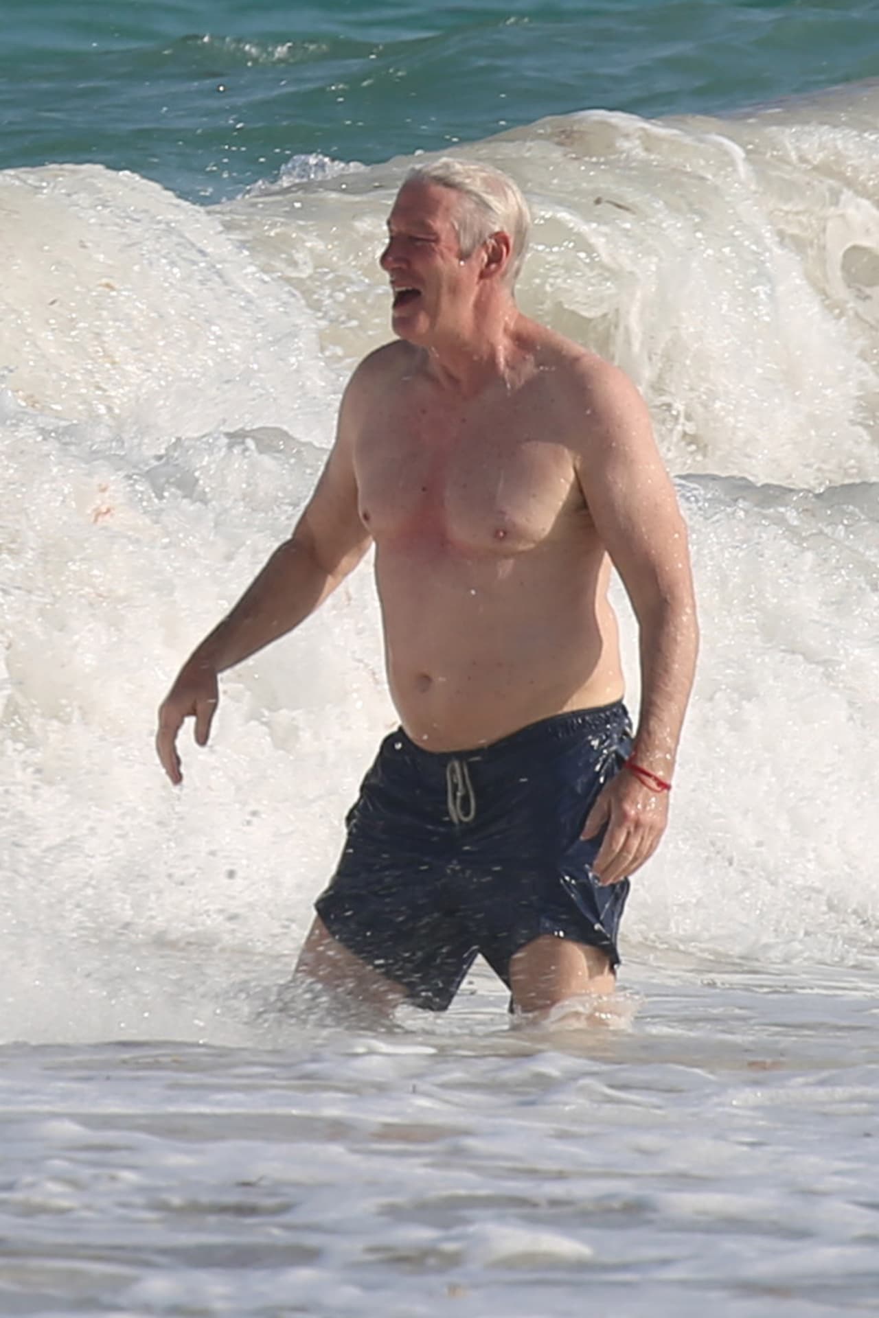 Richard Gere goza del mar en Tulum, México, el de 3 de abril de 2017.