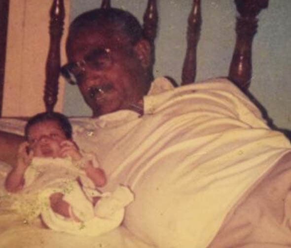 Francisca Lachapel, con su papito, que desde el cielo cuida de ella.