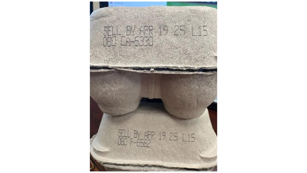 Los cartones de huevos con números P-6562 y CA-5330 son los que se vincularon al brote de salmonela.