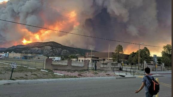 Incendios forestales en Nuevo Mexico, Colorado y California han consumido miles de acres 