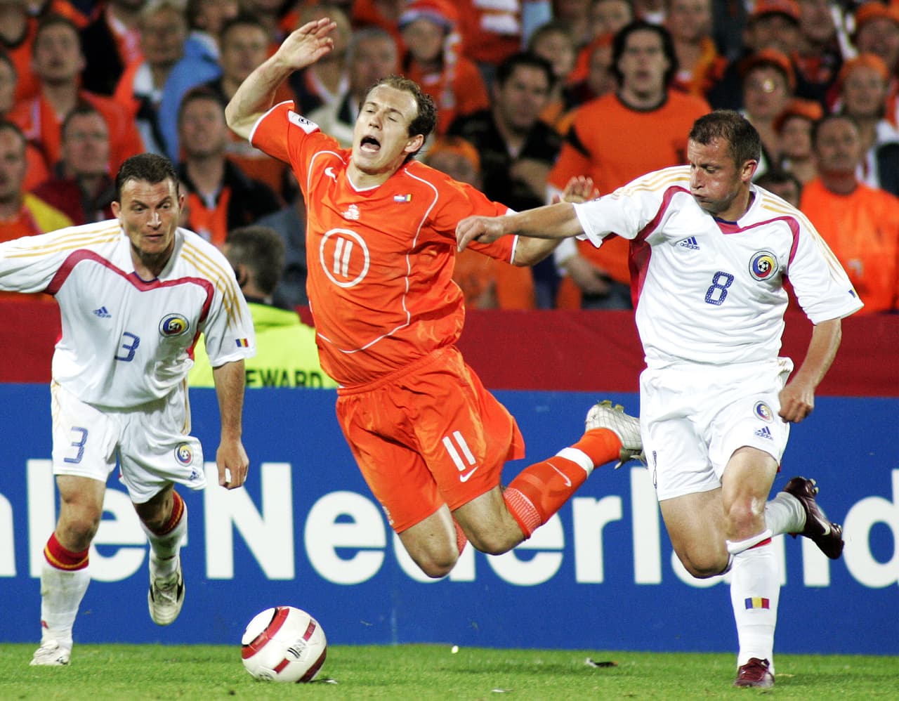 Con 20 años jugó su primera Eurocopa con la Selección de Holanda, fue en Portugal.