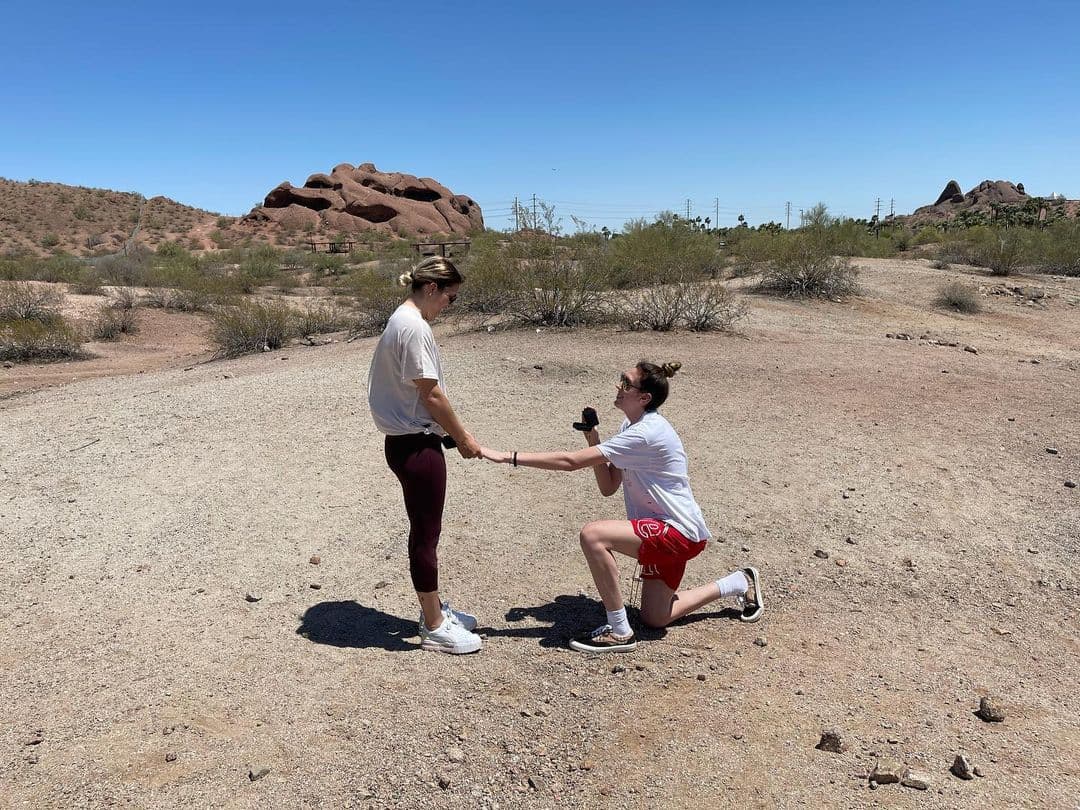 Stewart y Garay contrajeron nupcias el 6 de julio en una ceremonia privada en el centro de Seattle.