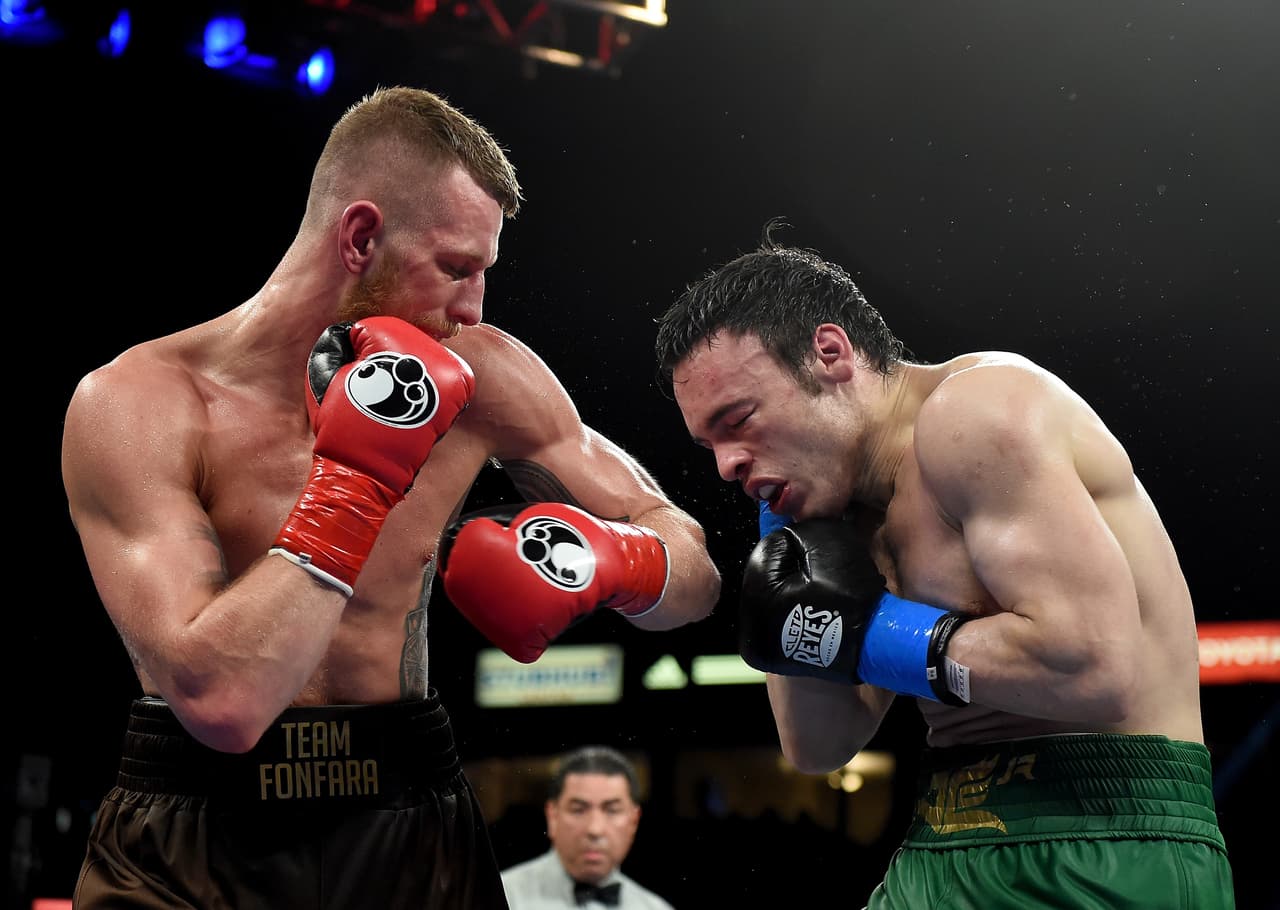 El 18 de abril de 2015 llegaría una de las derrotas de Chávez Jr. en este recuento. El polaco Andrzej Fonfara fue quien lo derrotó.