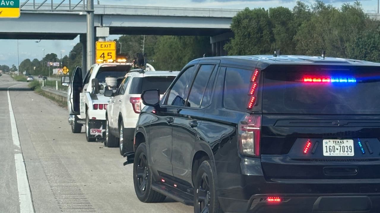 Conductor es arrestado en autopista por transportar de forma ilegal a indocumentados en Texas