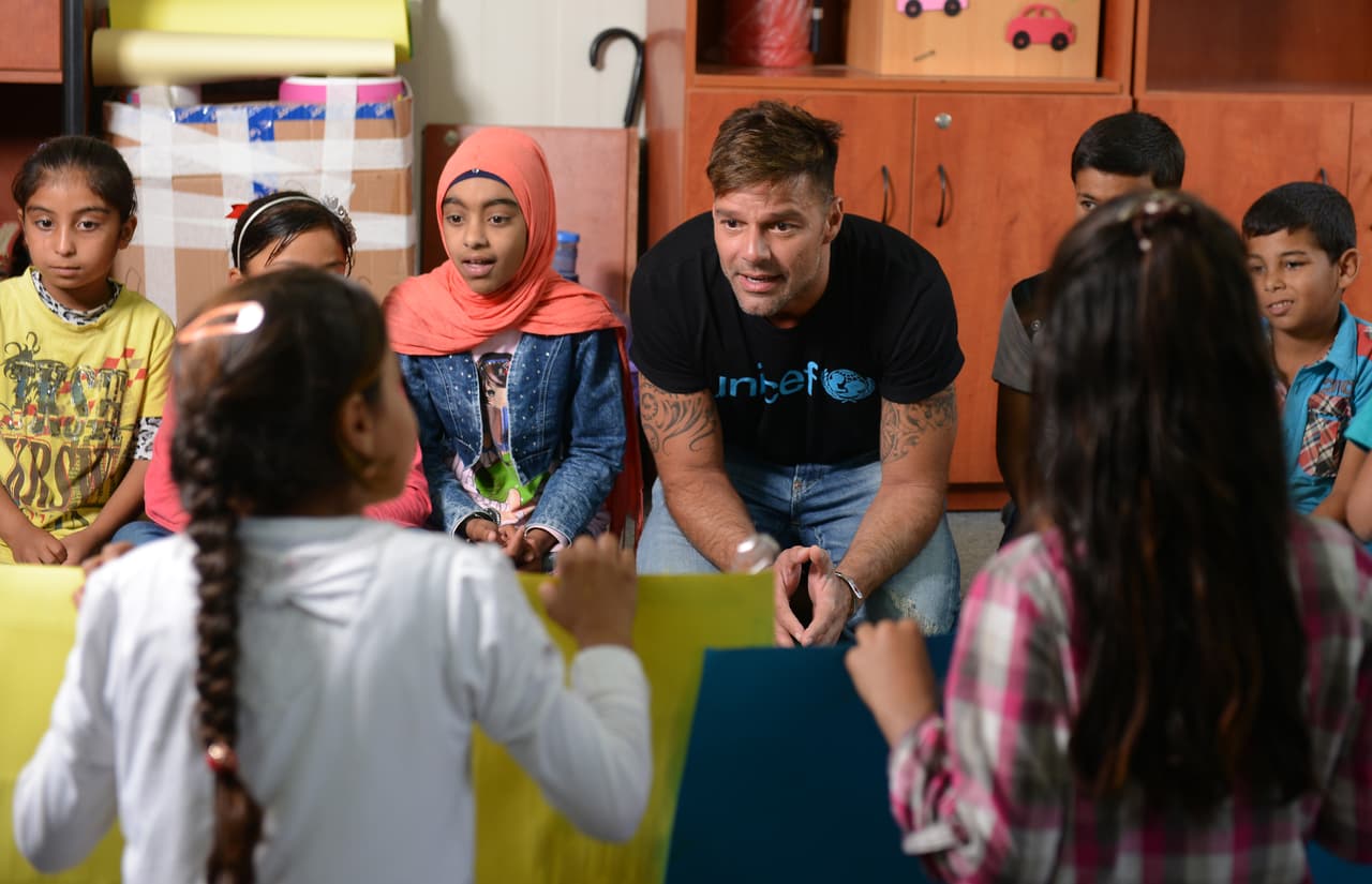 Además, conoció a adolescentes que reciben cursos de formación de aptitudes para la vida práctica impartidos por UNICEF y sus aliados, en los que los niños y niñas obtienen una capacitación profesional y apoyo para su aprendizaje.
