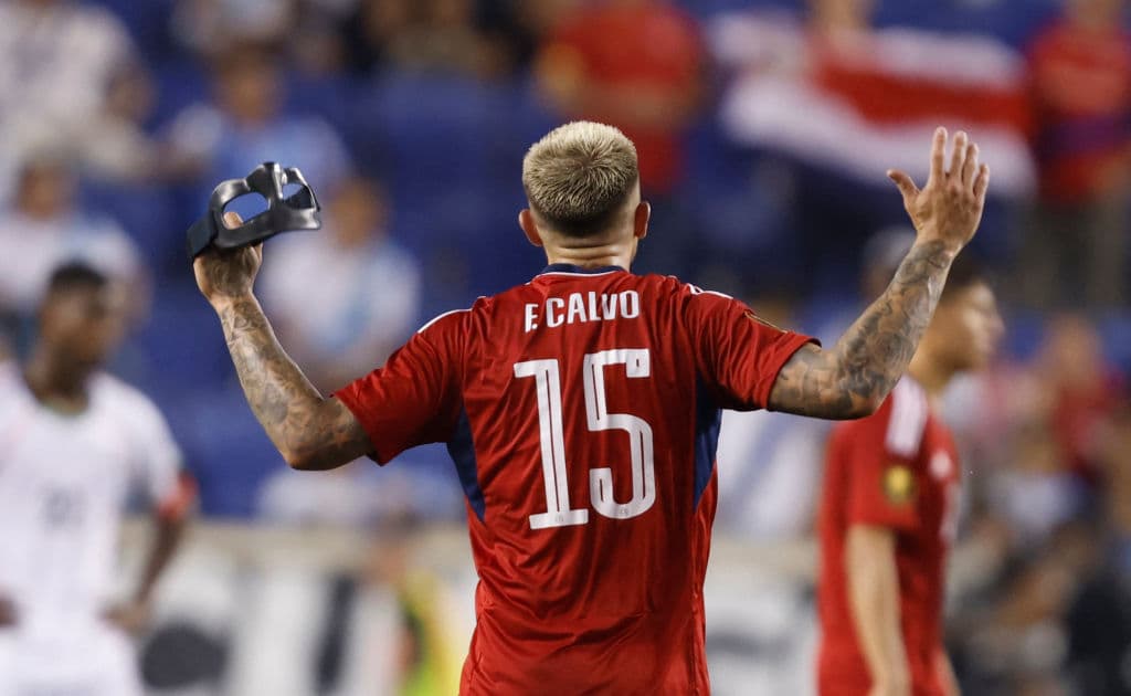 Futbolista de Bravos pierde su billetera en juego ante Cruz Azul