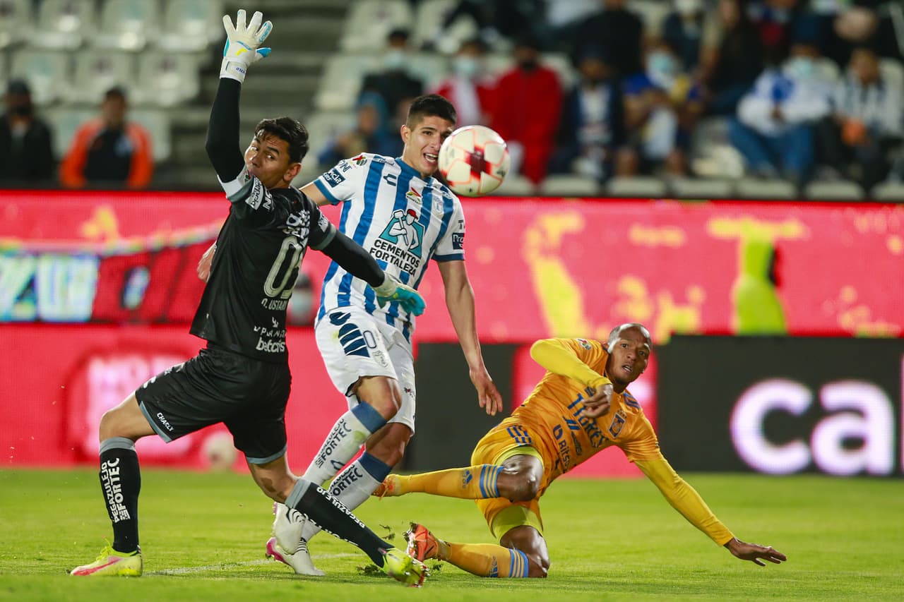 Con dos goles de Víctor Guzmán el Pachuca venció a Tigres y tomaron el liderato del Clausura 2022.