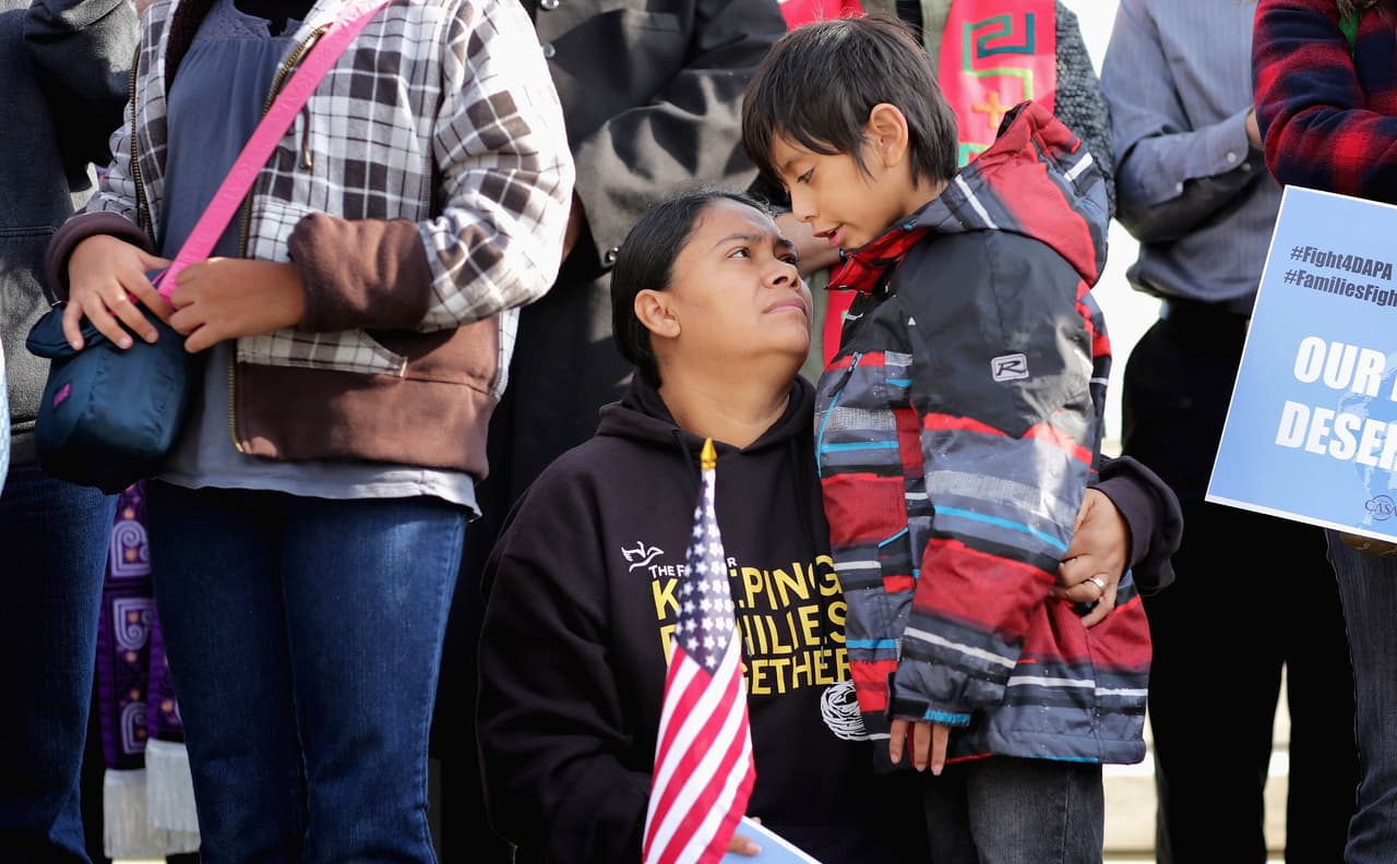 Trump mata definitivamente el programa DAPA que iba a proteger a padres indocumentados con hijos estadounidenses, pero mantiene DACA