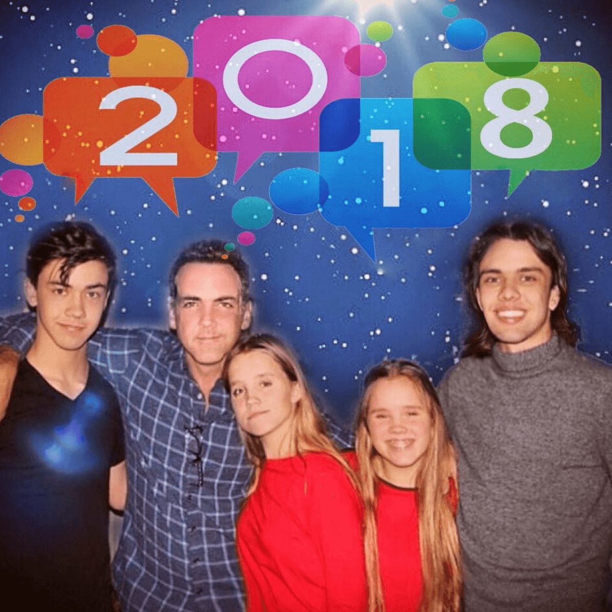 <b>Carlos Ponce</b> concibió cuatro hijos con su novia de la secundaria,
<b>Veronica Rubio</b>, los cuales solo se llevan un año de diferencia. Tristemente, la pareja decidió divorciarse en el 2010 y ahora el actor puertorriqueño se encuentra soltero.