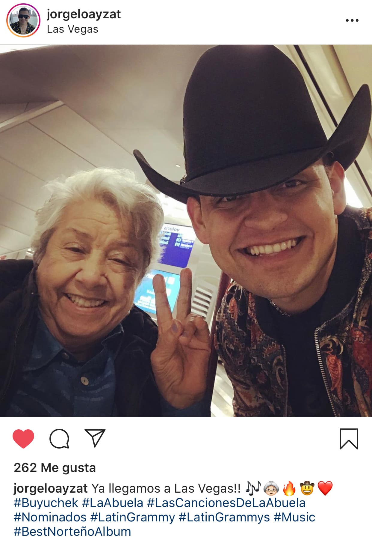 Su nieto Jorge Loayzat informó con esta imagen en 
<b><a href="https://www.instagram.com/p/B4vWN0xBK7t/">su cuenta de Instagram</a></b> que el lunes pasado, Silva y él llegaron a Las Vegas para la premiación que se llevará a cabo este jueves en el 
<b><a href="https://mgmgrand.mgmresorts.com/en/entertainment/grand-garden-arena.html">MGM Grand Garden Arena.</a></b>
<br>