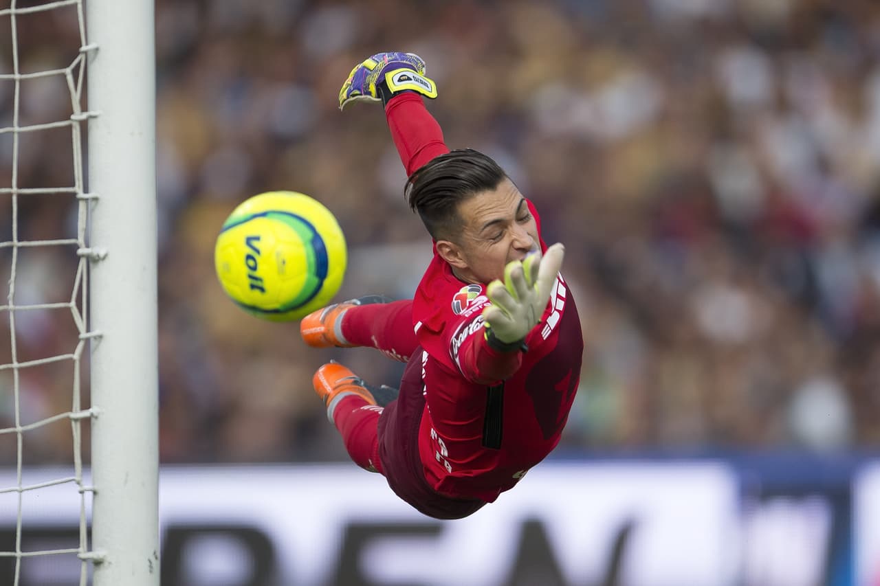 Alfredo Saldívar fue el gran sacrificado en Pumas, en una jornada donde el arquero estuvo impotente.