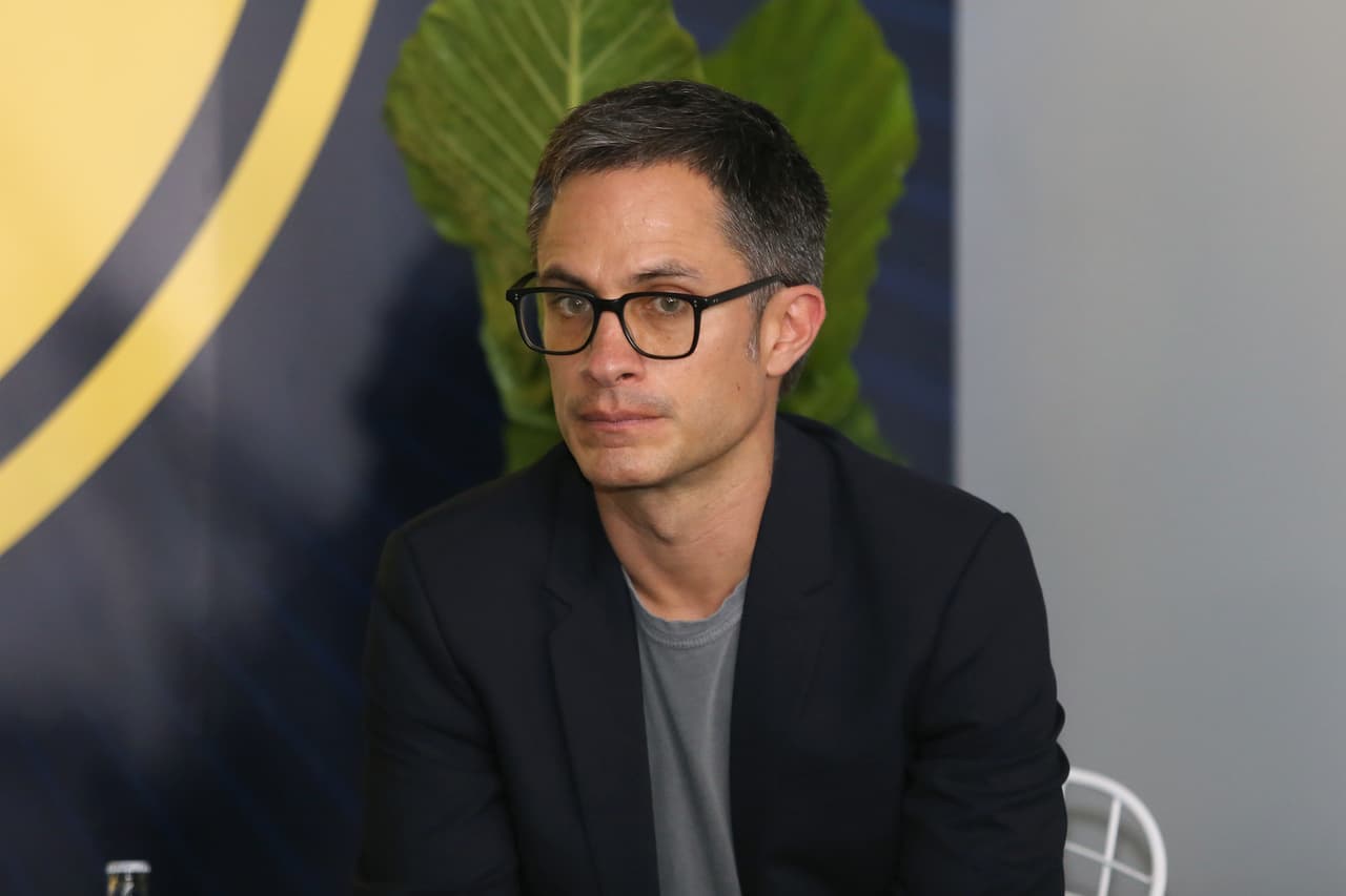 "Y porque era un genio, muy inteligente, muy chistosa, muy simpática… En fin, por un montón de cosas, además de que ¿cómo no? ¿Cómo no volverse loco con
<b> </b>Ludwika y a esa edad más?". García Bernal agregó que siguen siendo amigos y se comunican frecuentemente. "Yo le guardo un cariño tremendo. Ella es súper buena onda, muy divertida y muy buena actriz", explicó.