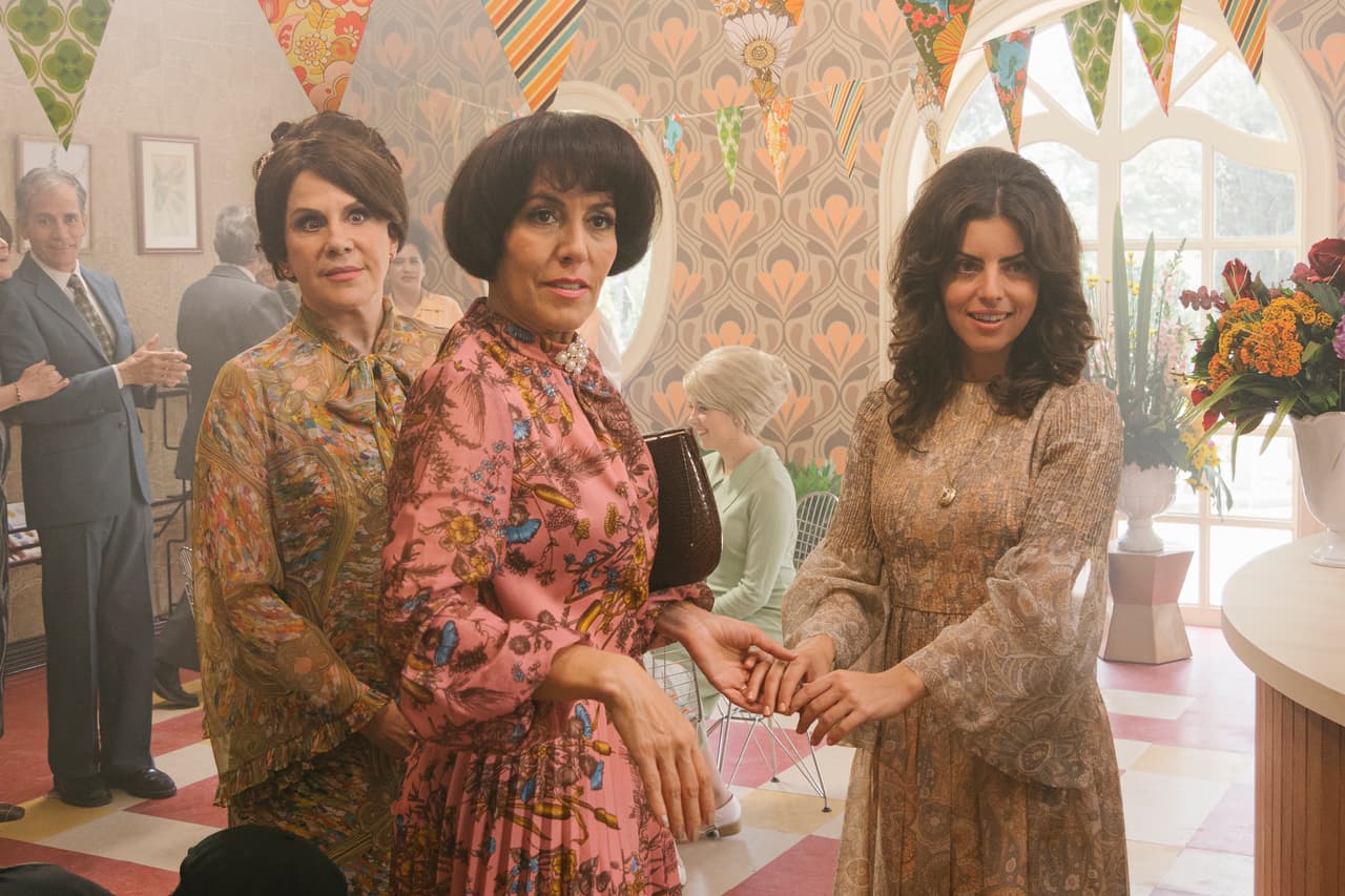 Rebecca Jones interpretará a la mamá de Verónica Castro en la tercera temporada de la serie 'La casa de las flores', así lo informó 
<a href="https://www.tvynovelas.com/mx/en-exclusiva/rebecca-jones-sera-mama-de-veronica-castro/" target="_blank">TVyNovelas</a> al publicar una entrevista en la que la actriz dio detalles de su personaje.