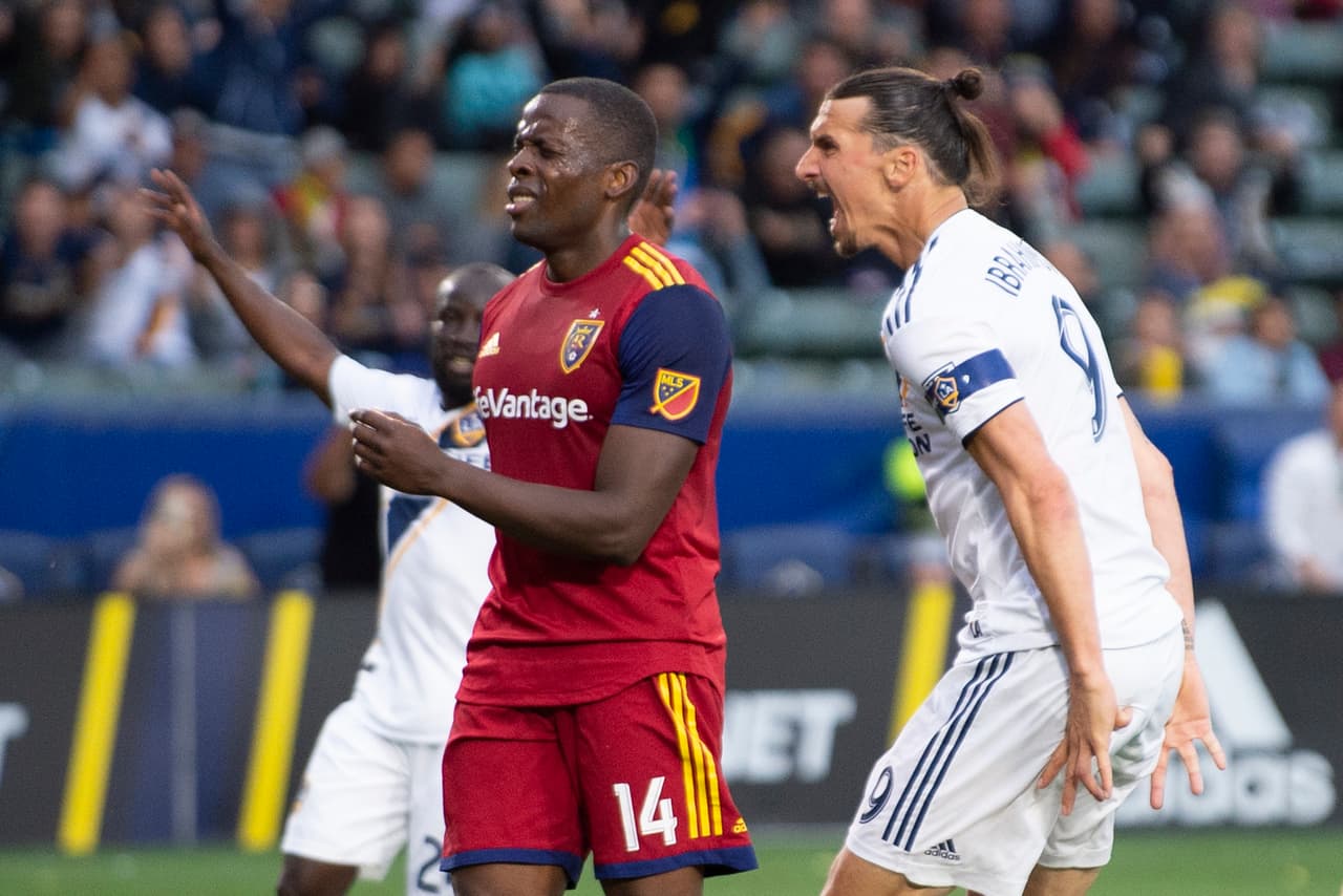 La polémica sigue: Ibra y defensor de Real Salt Lake no hicieron las paces