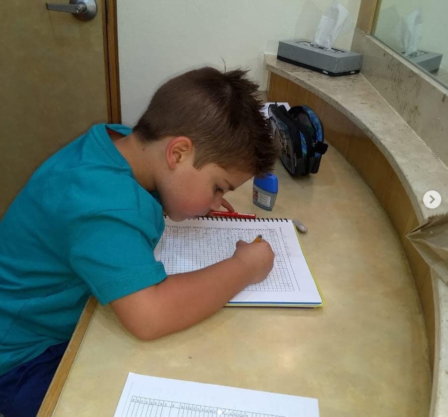 La carrera de Leo Herrera comenzó como 
<b>actor y modelo </b>de campañas publicitarias desde que tenía 
<b>5 años</b>. 
<br>