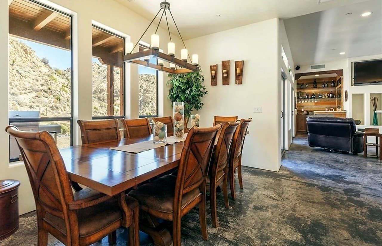 En los 2,457 pies cuadrados están edificadas amplias estancias desde donde se aprecia la singular vegetación del sur de California.