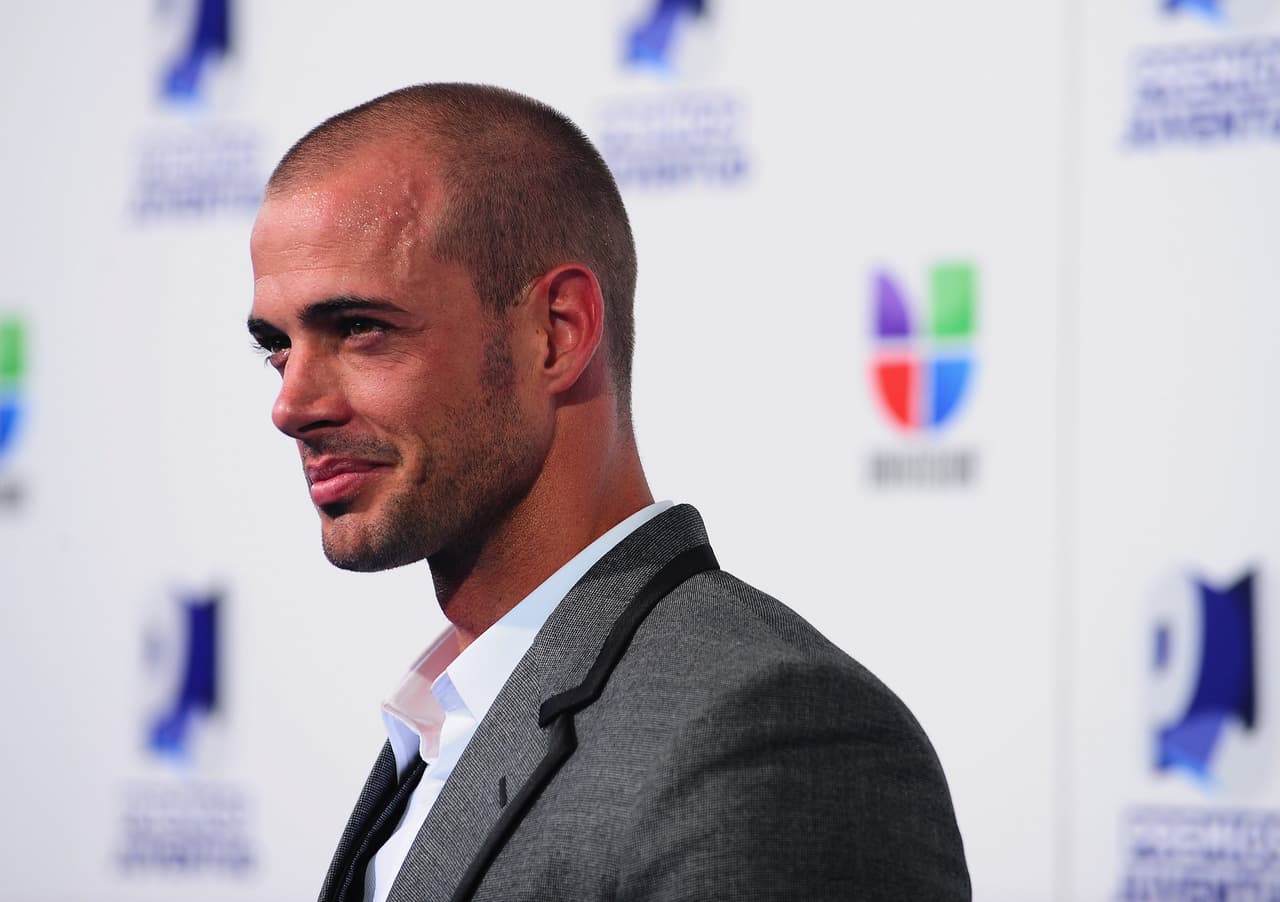 Para 2011 Levy sorprendió a todas sus fans al aparecer sin cabello en la alfombra de Premios Juventud.