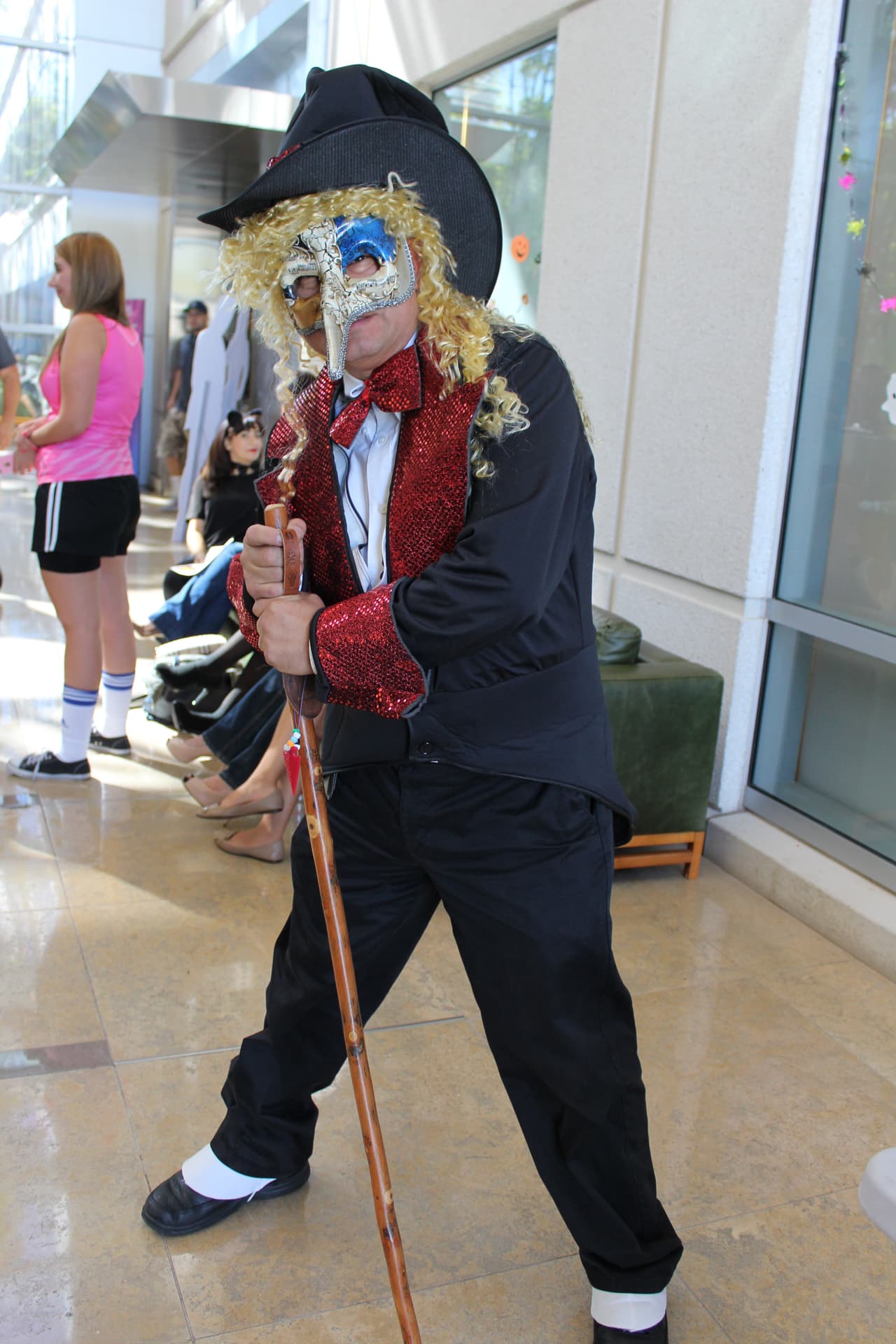 El equipo de Univision Los Angeles festejó Halloween a lo máximo y la gran fiesta contó con la presencia de personajes de la talla de Pitbull, Paquita la del Barrio, Donald Trump y hasta El Chapo.