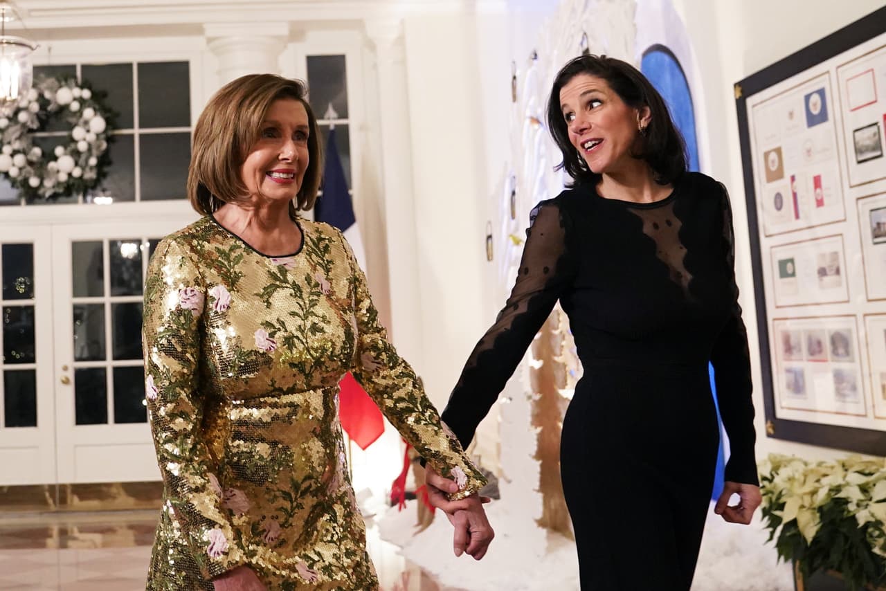 La presidenta de la Cámara de Representantes, Nancy Pelosi (D-CA), con su hija Alexandra.
