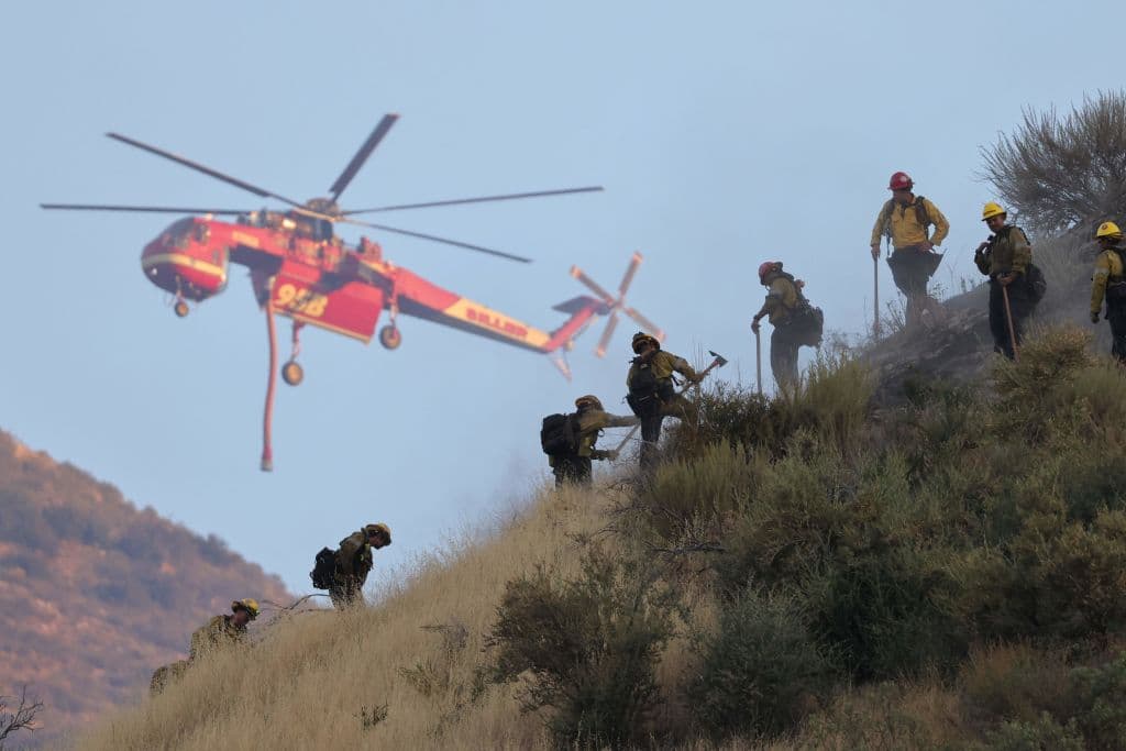 La coordinación de los trabajos este miércoles 26 de julio buscaba aumentar el 10% de contención, a pesar de las condiciones climáticas adversas.