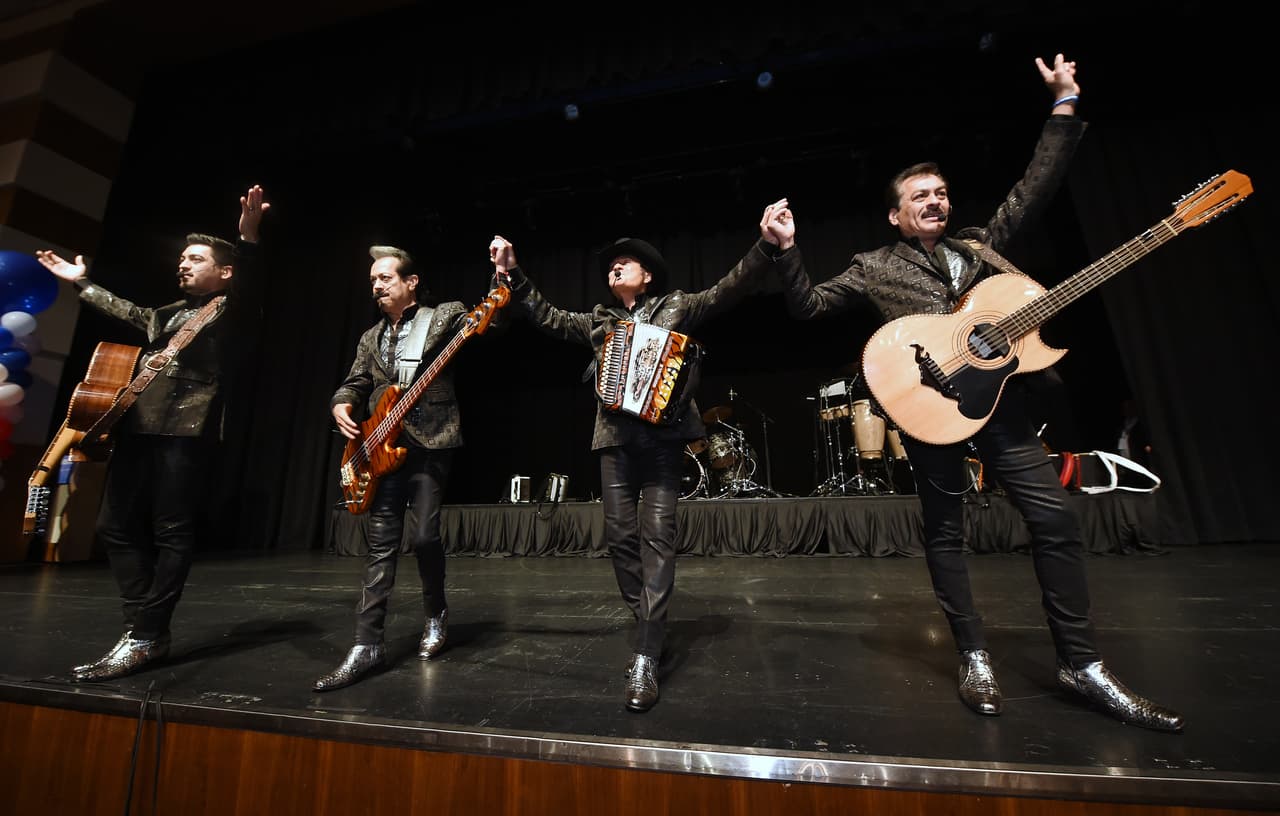 Los Tigres del Norte celebrarán el gran legado que tiene la agrupación norteña y la pasión del público latinoamericano por el deporte. También lanzarán un nuevo álbum de música que saldrá el 31 de enero en homenaje al cantante mexicano Vicente Fernández titulado "Y su palabra es la ley...Homenaje a Vicente Fernández".
<br>