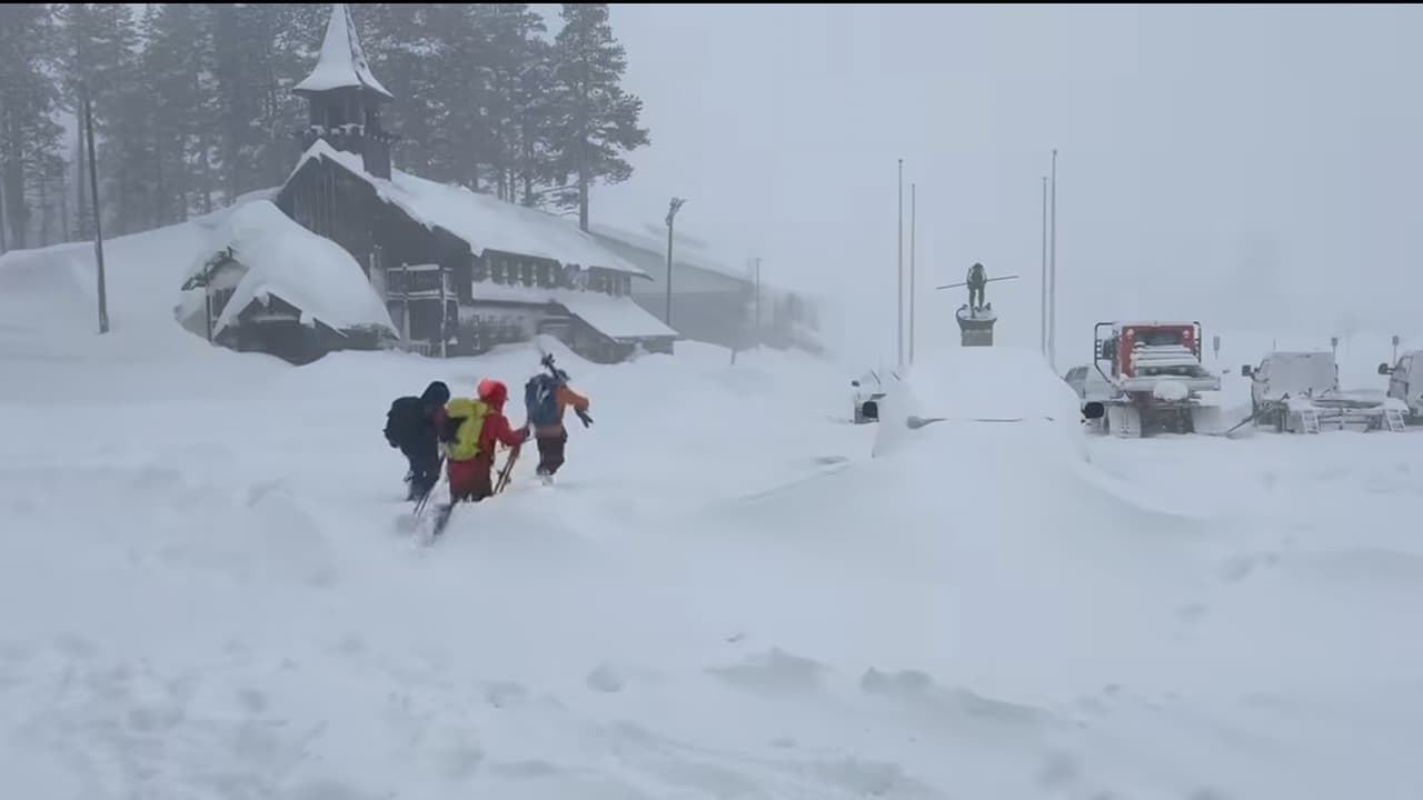 Autoridades confirmaron que 
<b>ocho personas fueron encontradas sin vida</b>, mientras equipos de emergencia mantienen activas las labores de búsqueda y rescate de una más aún desaparecida, las cuales avanzan con extrema cautela ante condiciones que siguen siendo consideradas muy peligrosas.