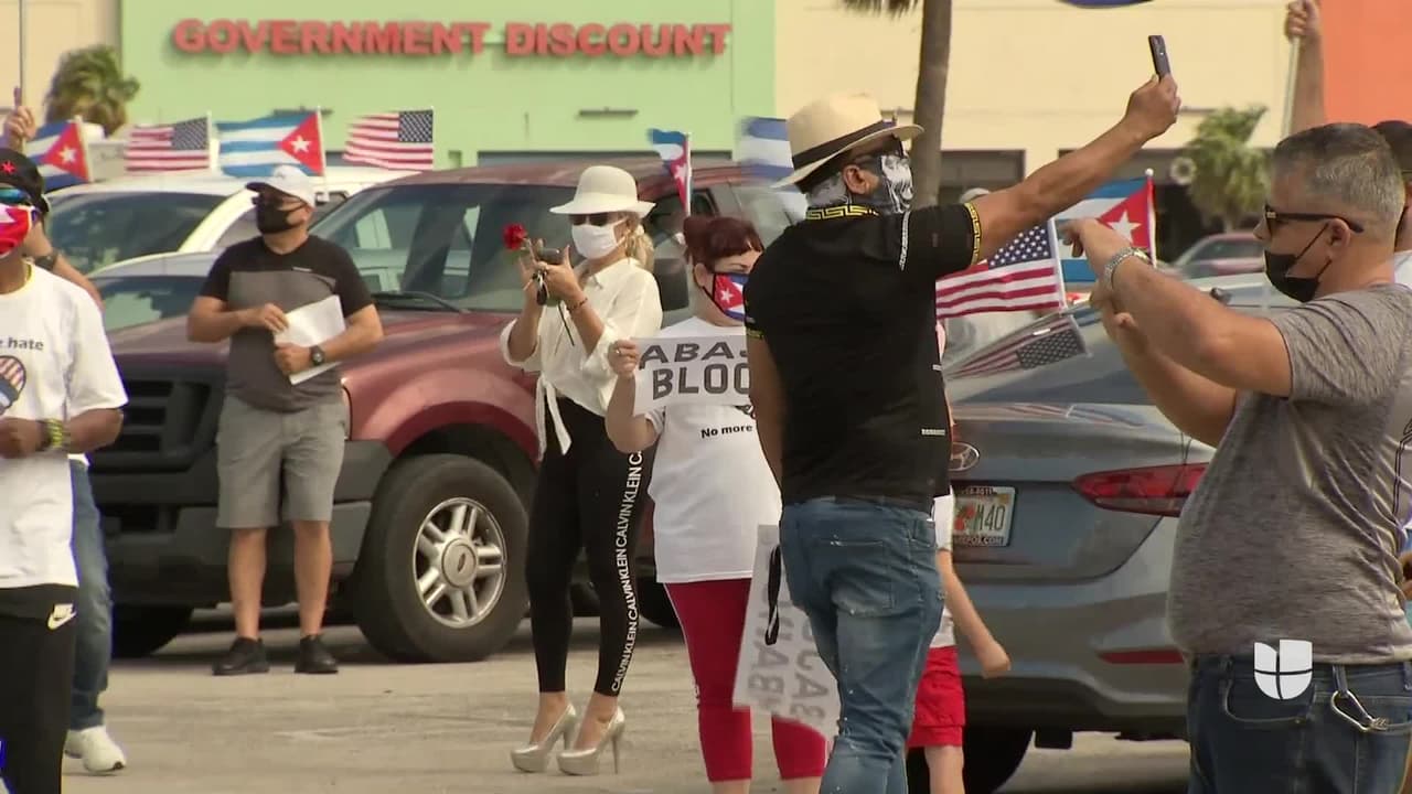 “Abajo el bloqueo, abajo el embargo”: lo que pide una caravana de cubanos en Miami 