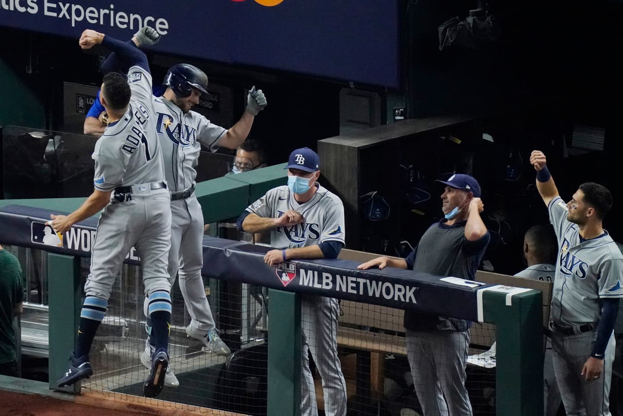 Blake Snell permitió dos carreras pero lanzó nueve ponches en la victoria 6-4 de los Tampa Bay Rays sobre Los Angeles Dodgers.