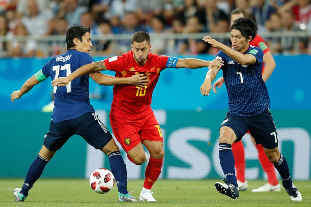 El juego rápido empezó a tomar un rumbo que todos pansábamos: amplio dominio por parte de Bélgica, una de las favoritas para ganar el Mundial. En la imagen, al centro, Eden Hazard abriéndose paso.