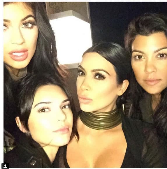 Y claro, no puede faltar sus fotos con sus hermanas.