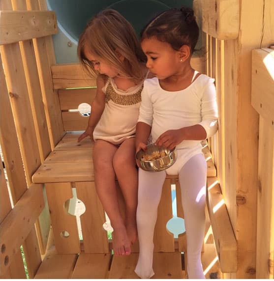 Cada vez que pone fotos de las dos primas juntas, es un 'hit'.